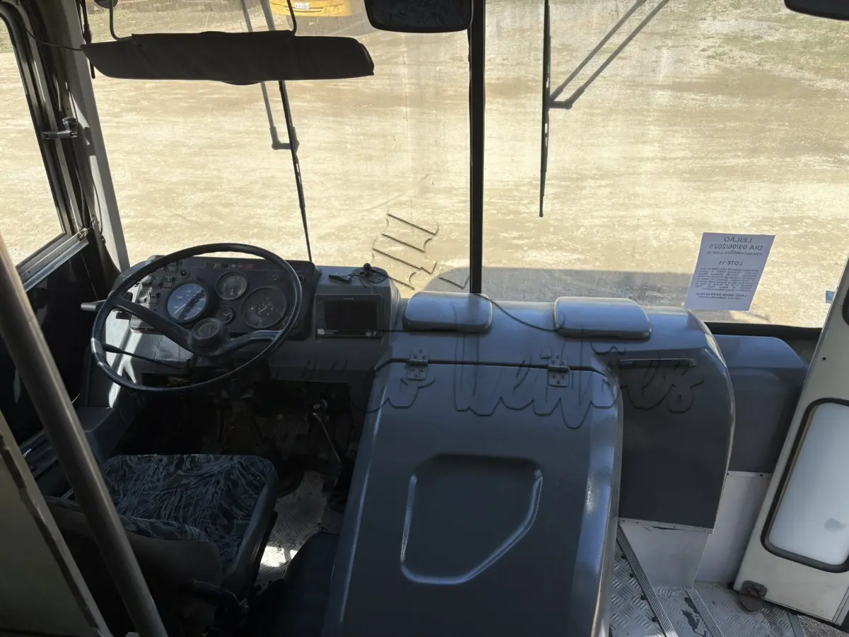 LOTE 011 - Ônibus