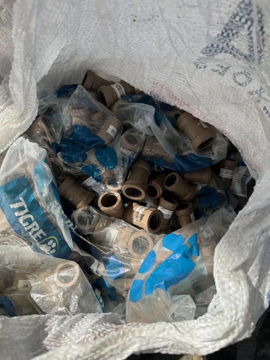 LOTE 001 - MATERIAL HIDRÁULICO COM DIVERSAS PEÇAS