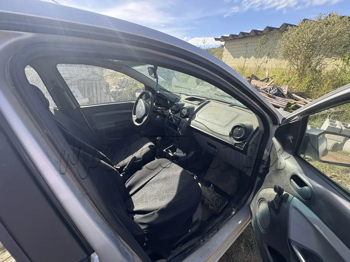 LOTE 012 - Automóvel