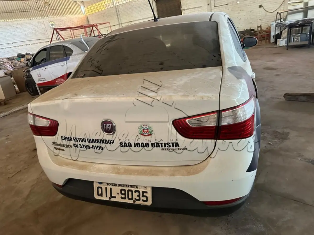 LOTE 005 - Automóvel