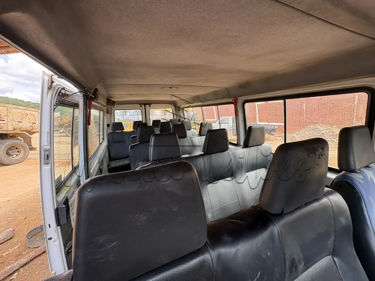 LOTE 002 - Van