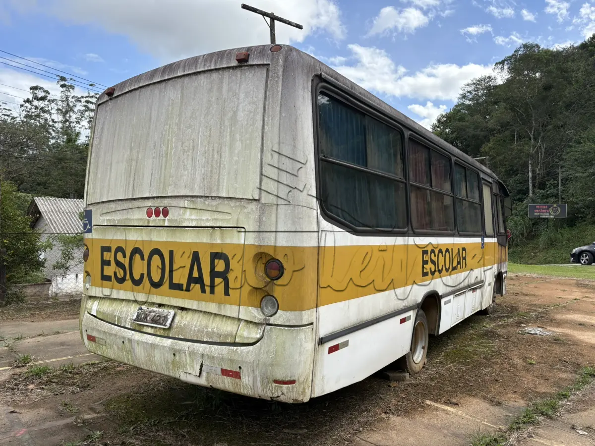 LOTE 008 - Ônibus