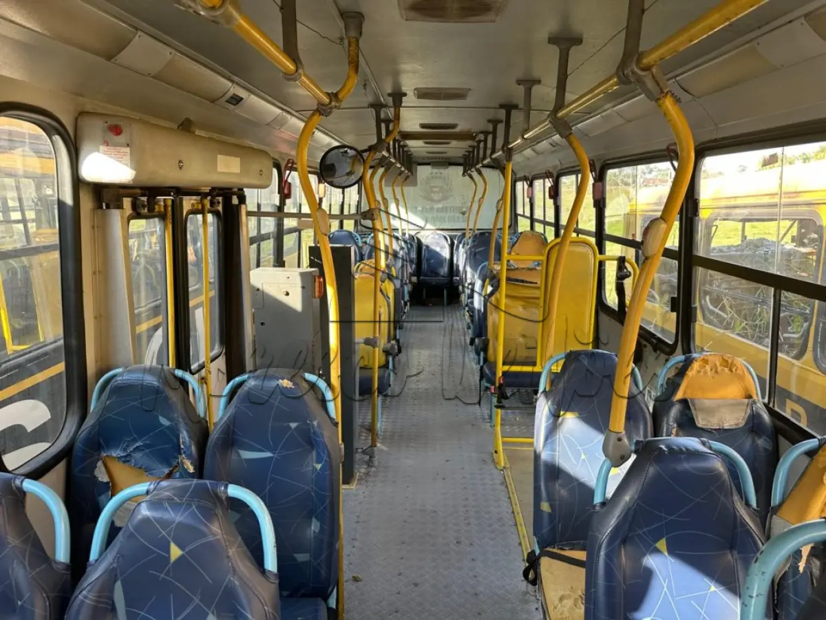 LOTE 023 - Ônibus