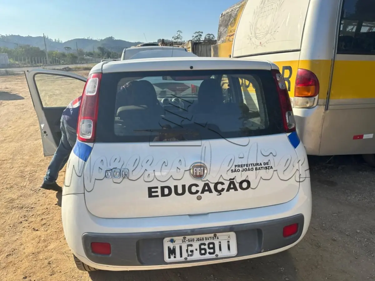 LOTE 022 - Automóvel