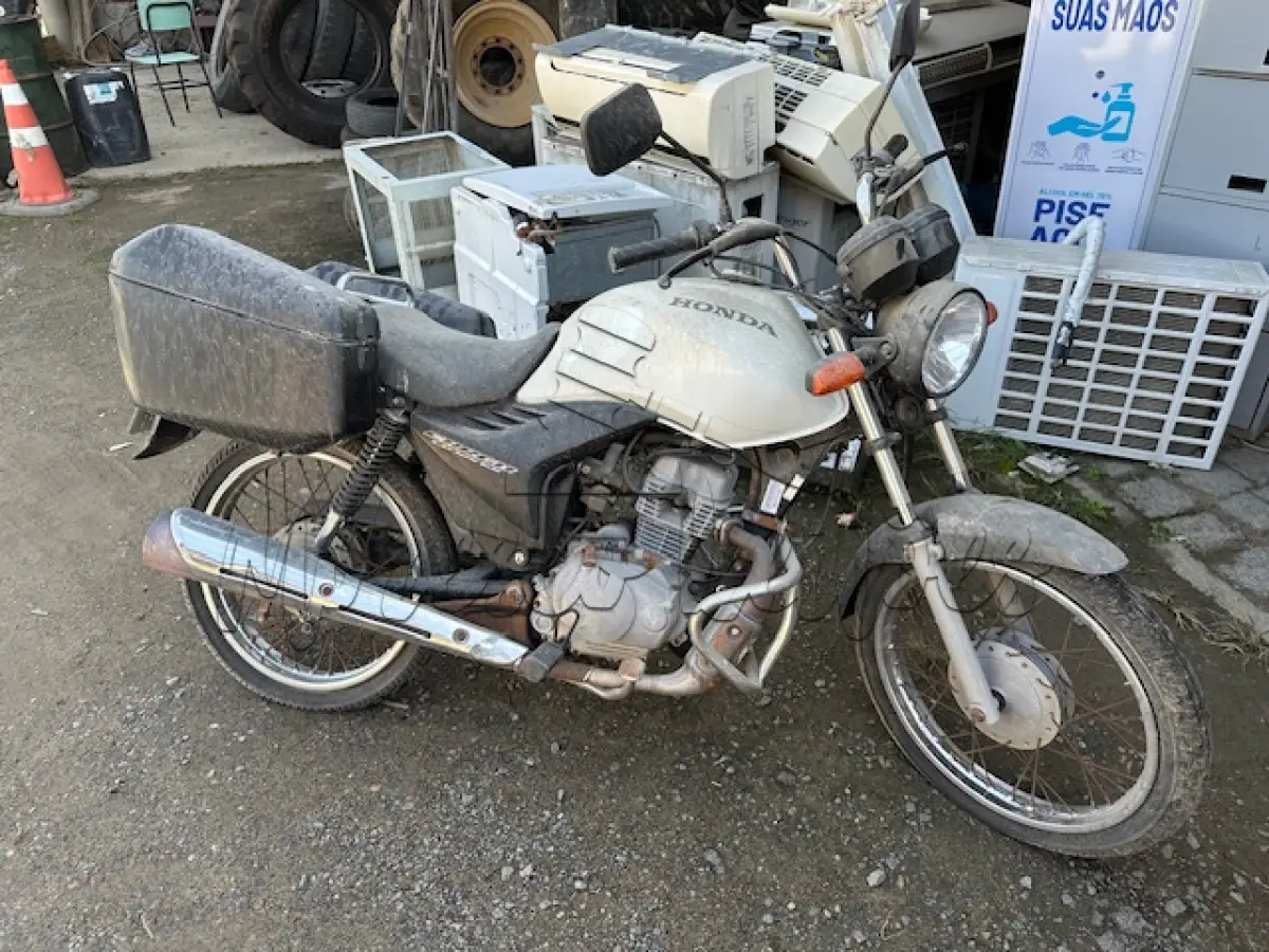 LOTE 005 - Motocicleta