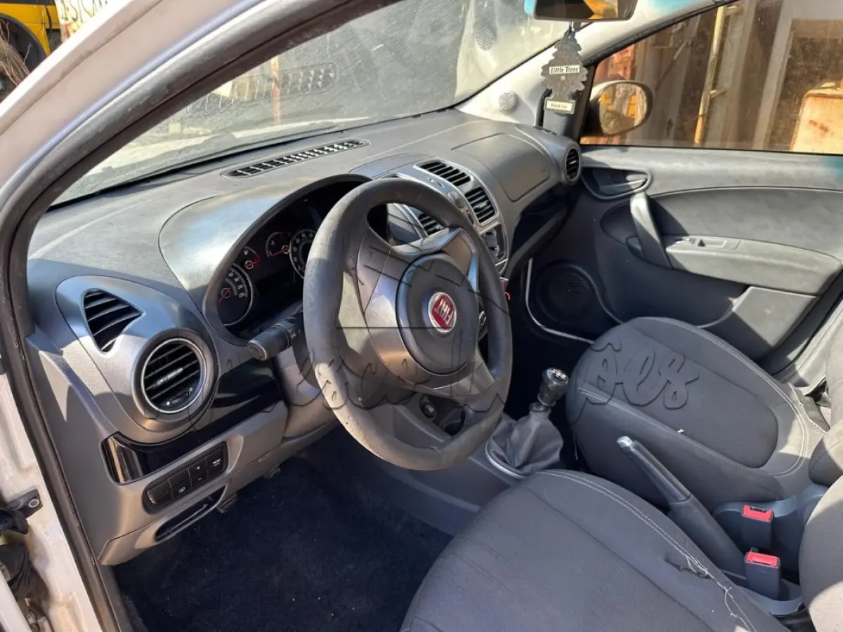 LOTE 014 - Automóvel