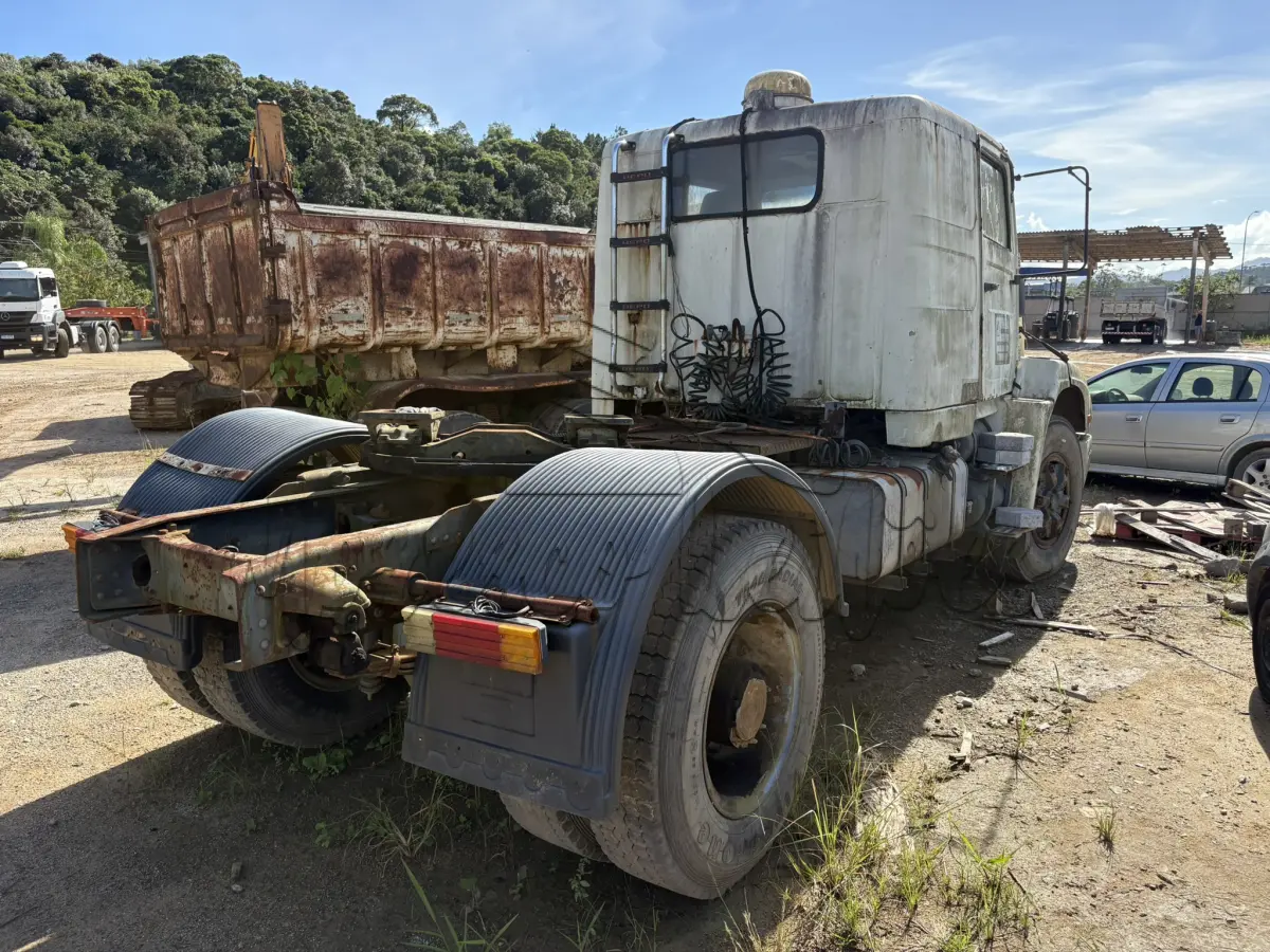 LOTE 006 - Caminhão