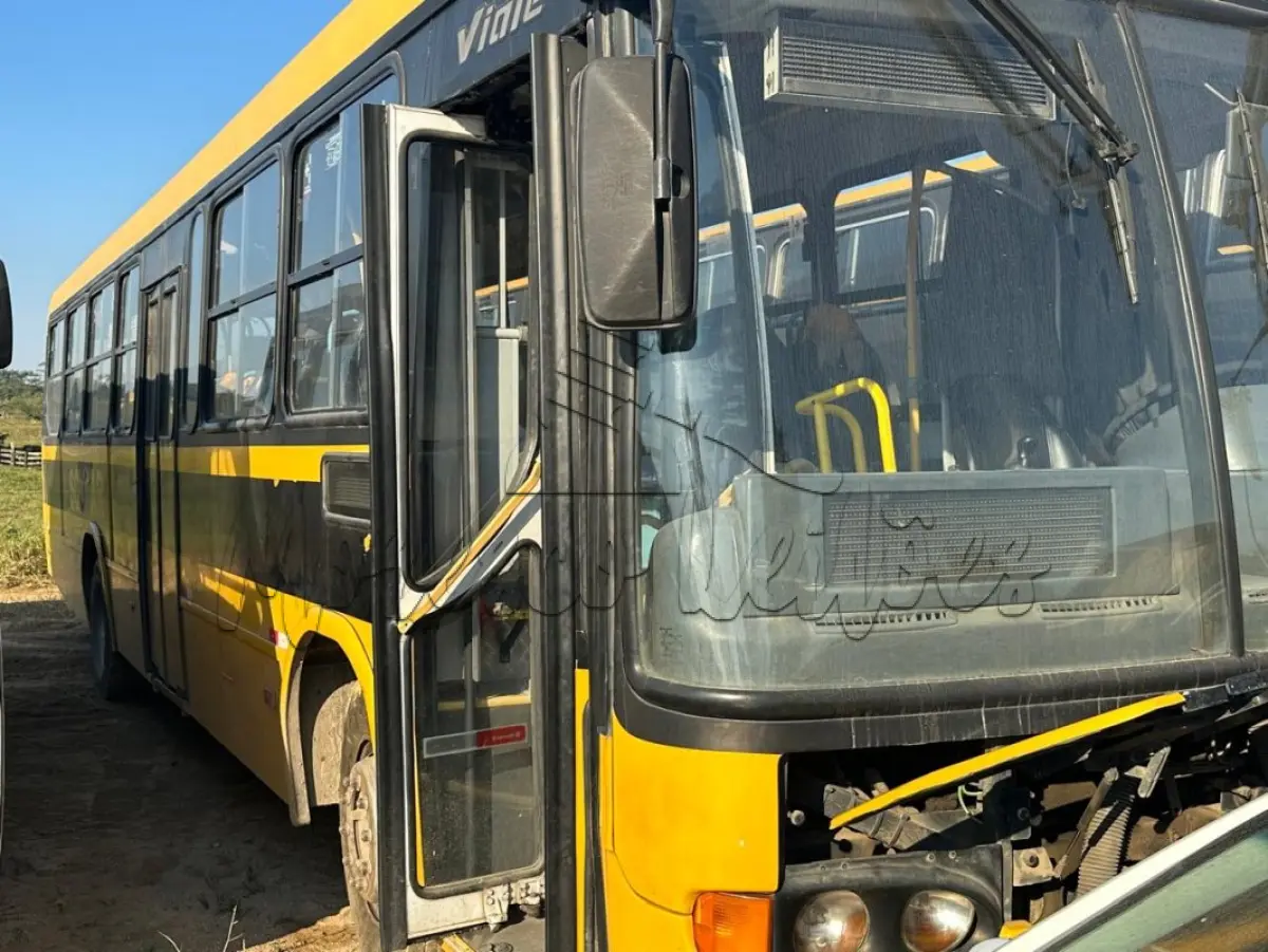 LOTE 024 - Ônibus