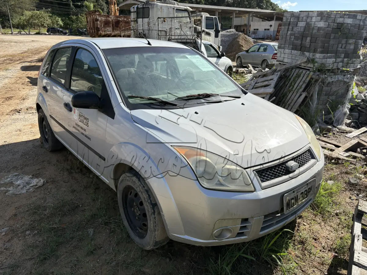 LOTE 012 - Automóvel