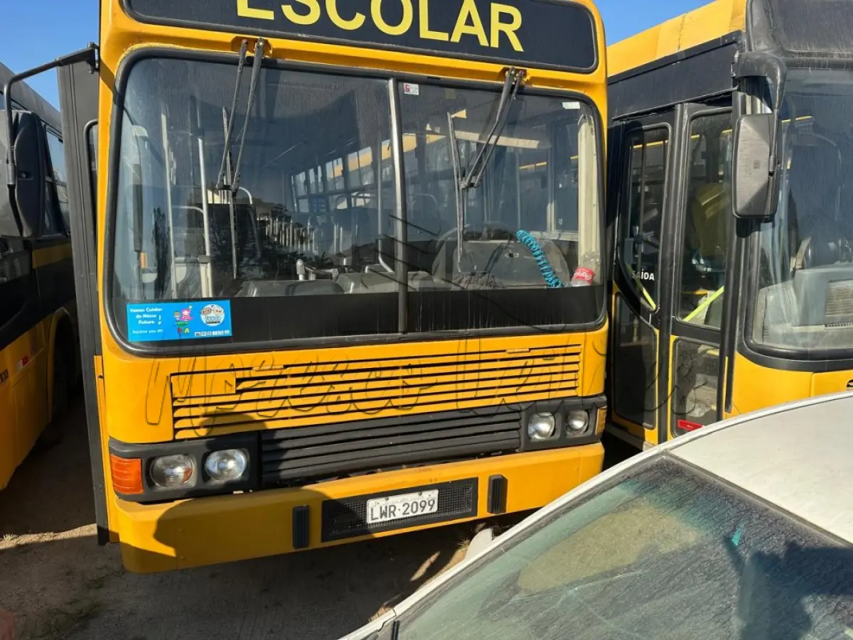LOTE 020 - Ônibus