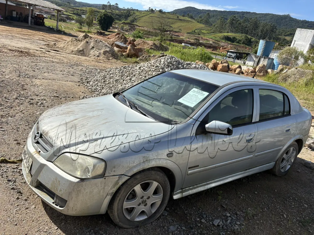 LOTE 003 - Automóvel