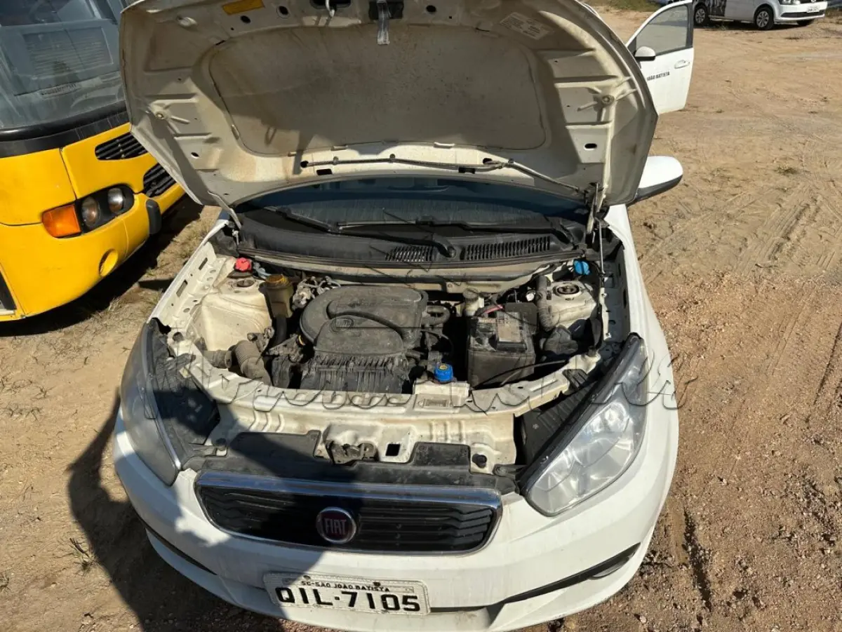 LOTE 015 - Automóvel