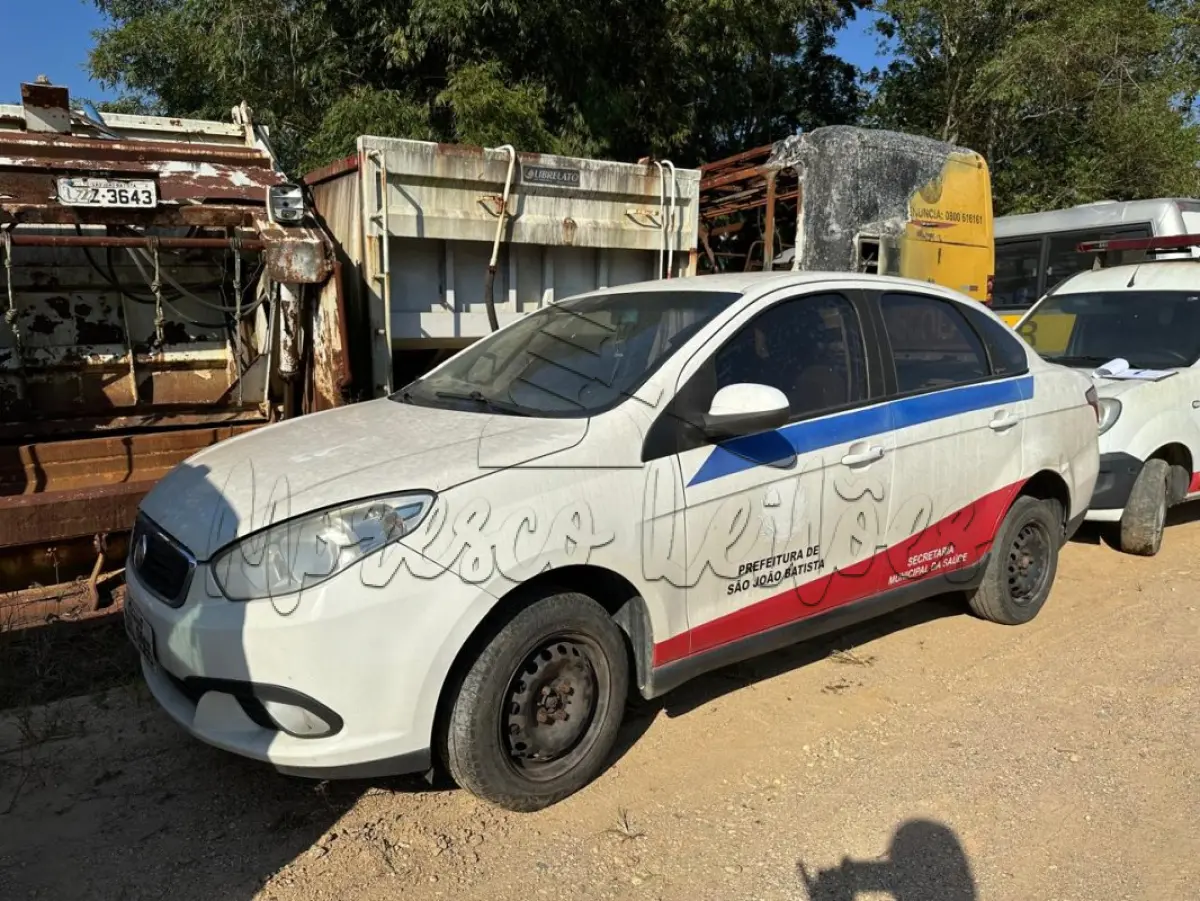 LOTE 014 - Automóvel