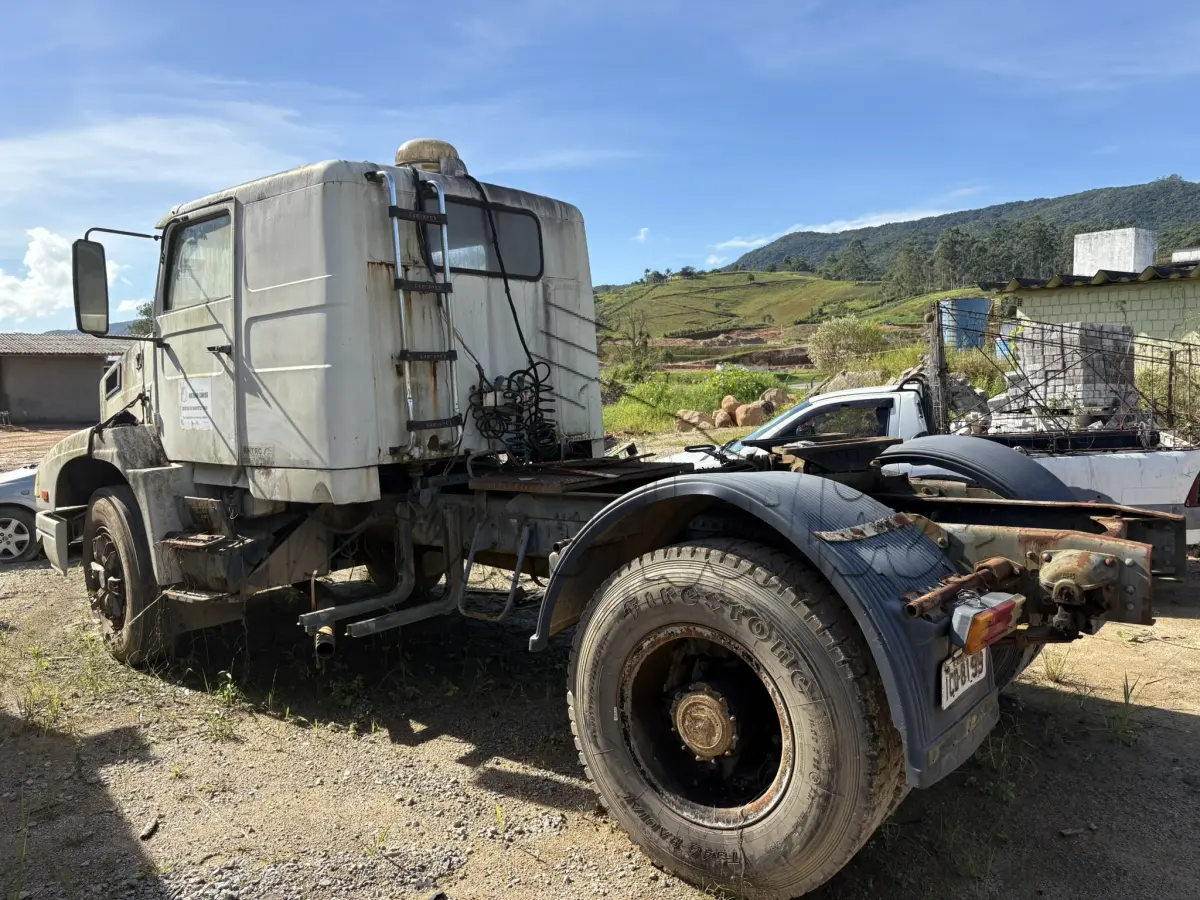 LOTE 006 - Caminhão