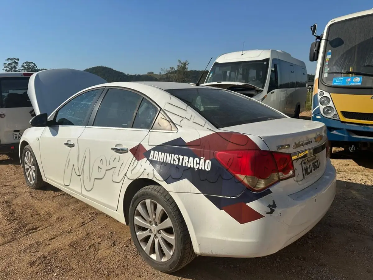 LOTE 017 - Automóvel