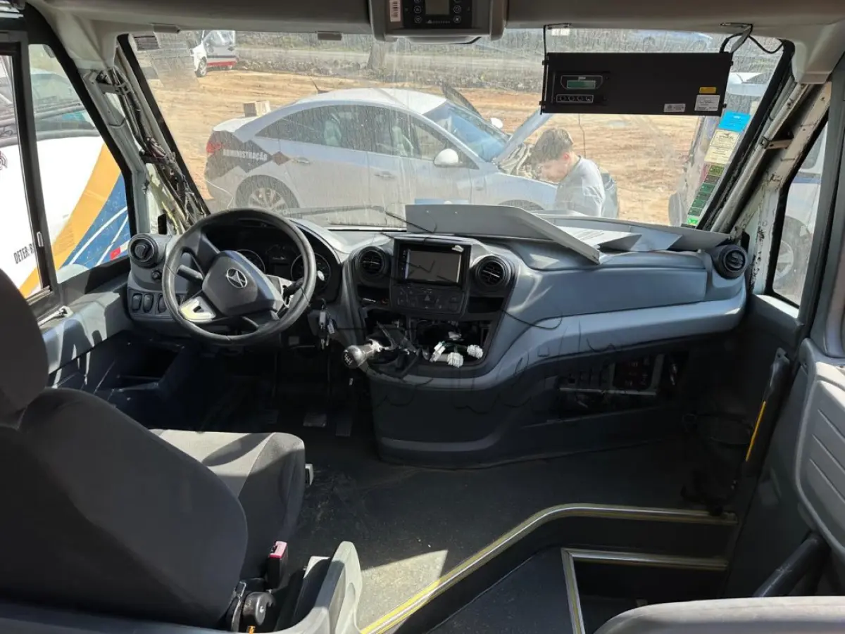 LOTE 008 - Microônibus