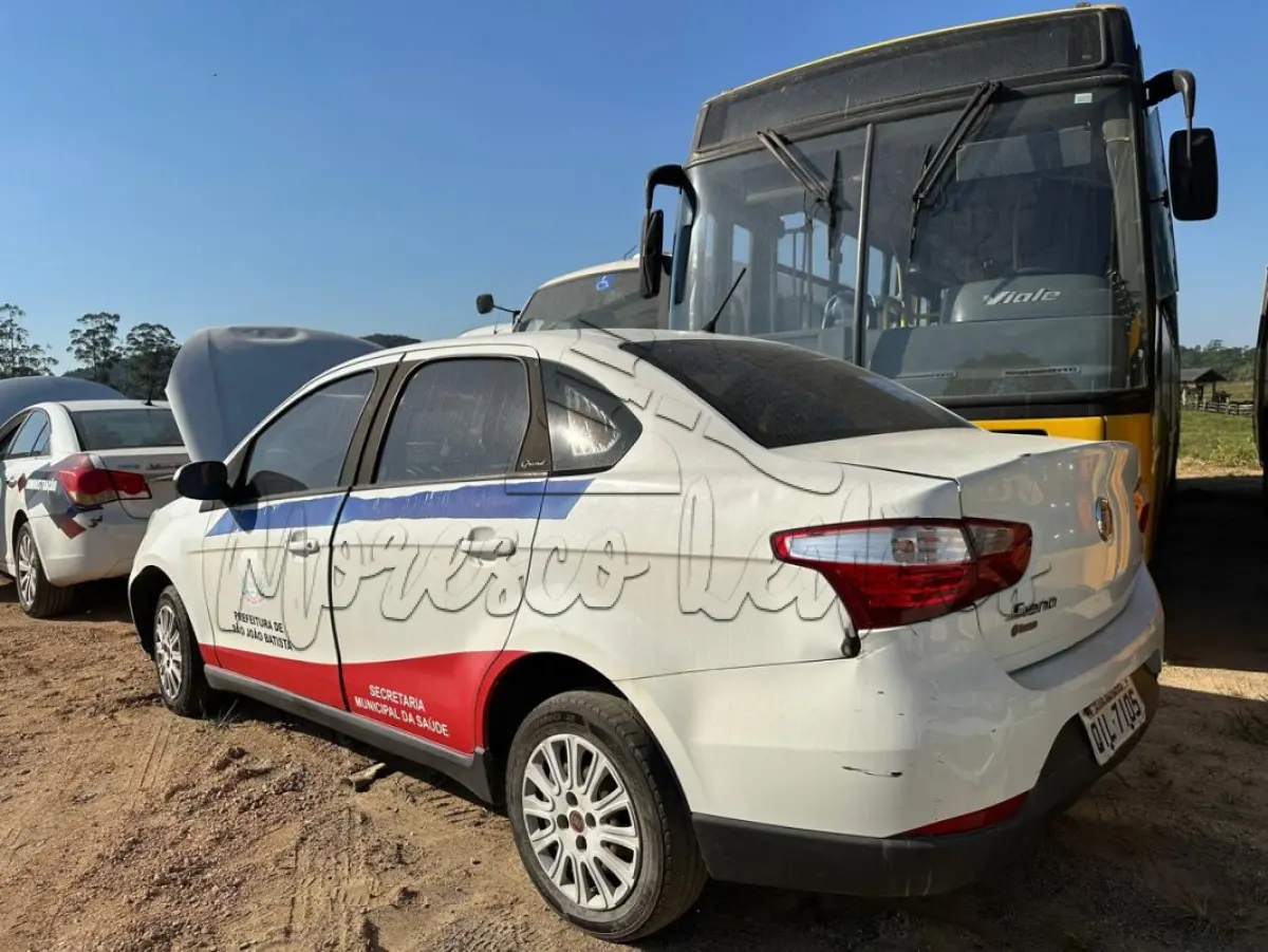 LOTE 015 - Automóvel