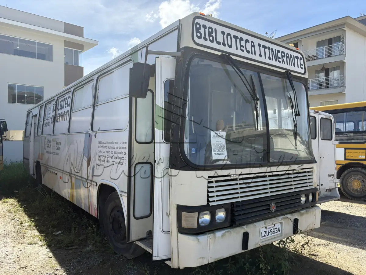 LOTE 011 - Ônibus