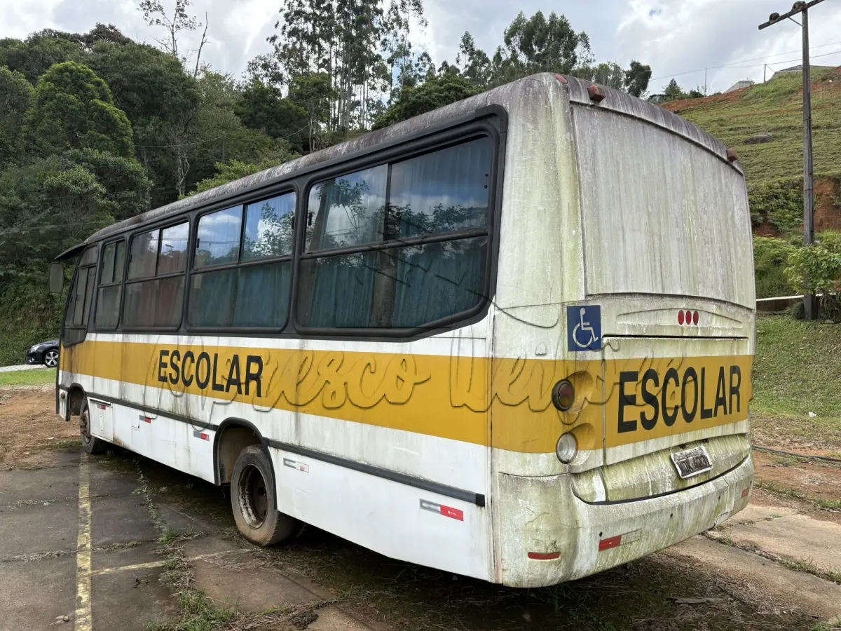 LOTE 008 - Ônibus