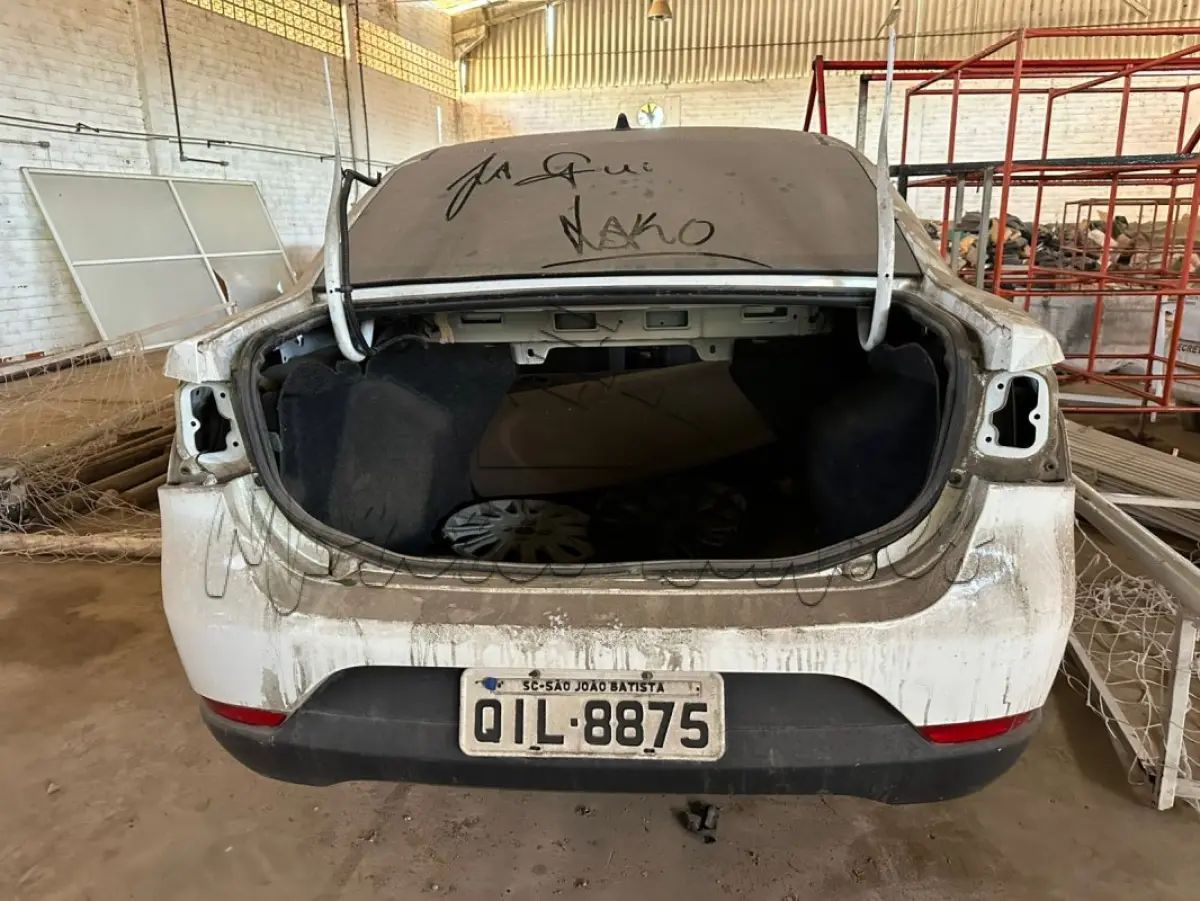 LOTE 001 - Automóvel