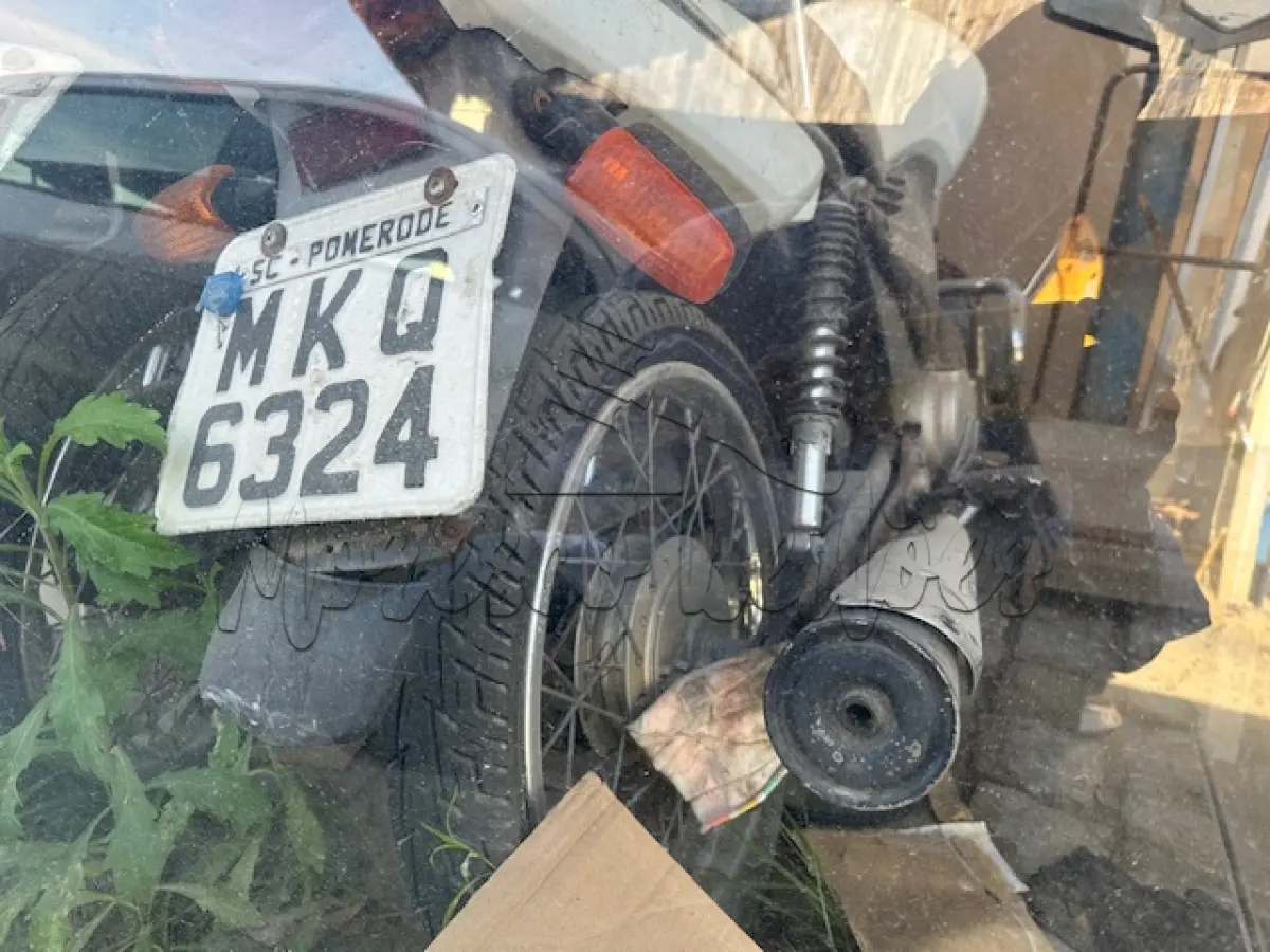 LOTE 004 - Motocicleta