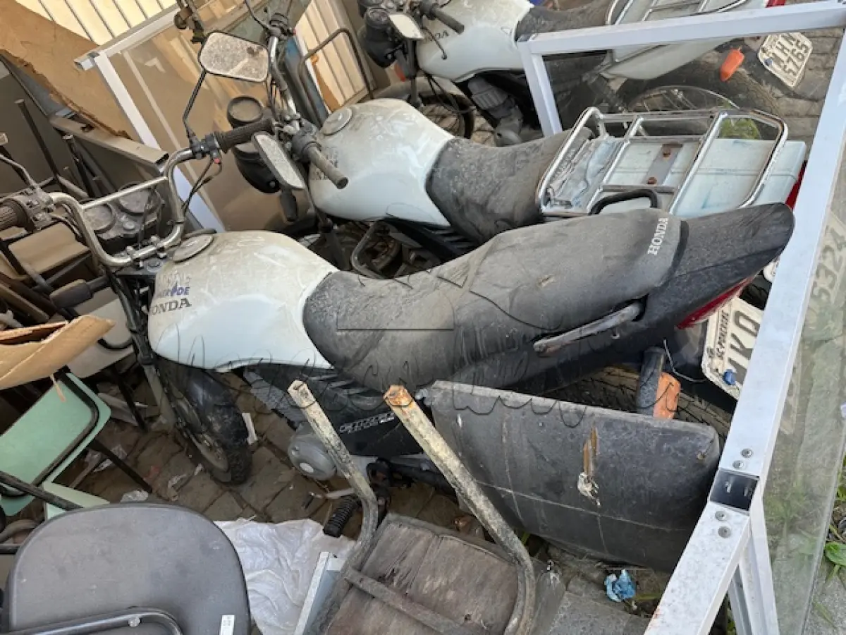 LOTE 006 - Motocicleta