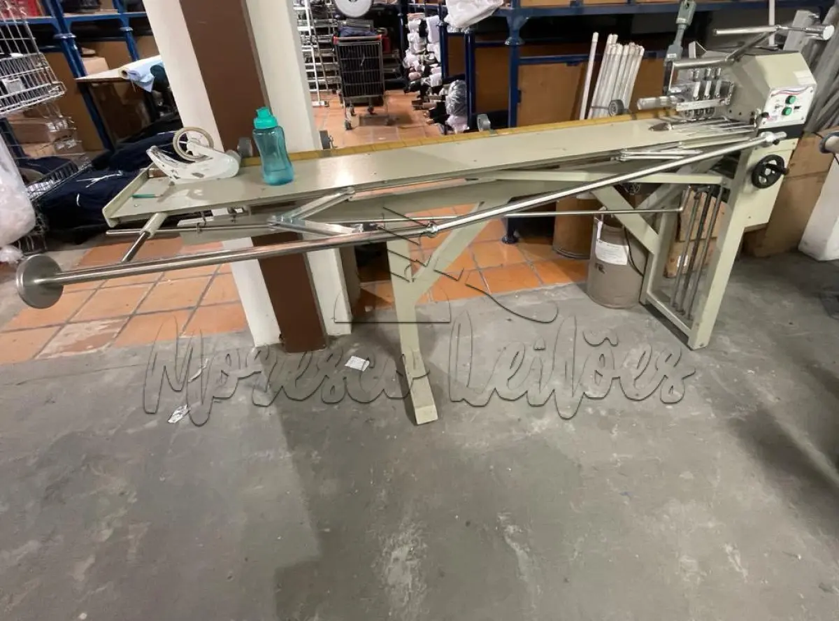 LOTE 001 - Maquina de cortar tecidos