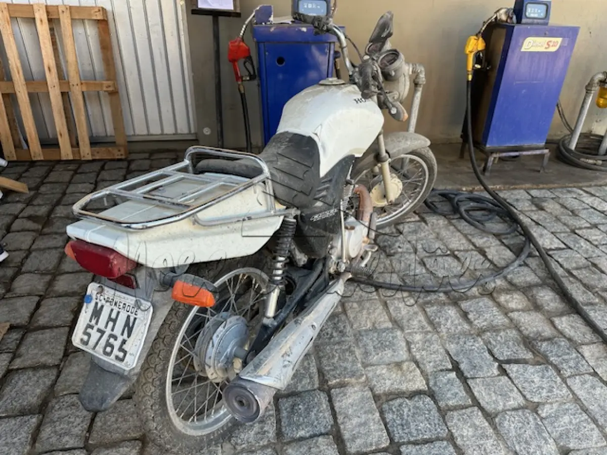 LOTE 003 - Motocicleta