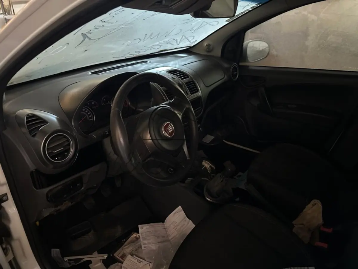 LOTE 005 - Automóvel