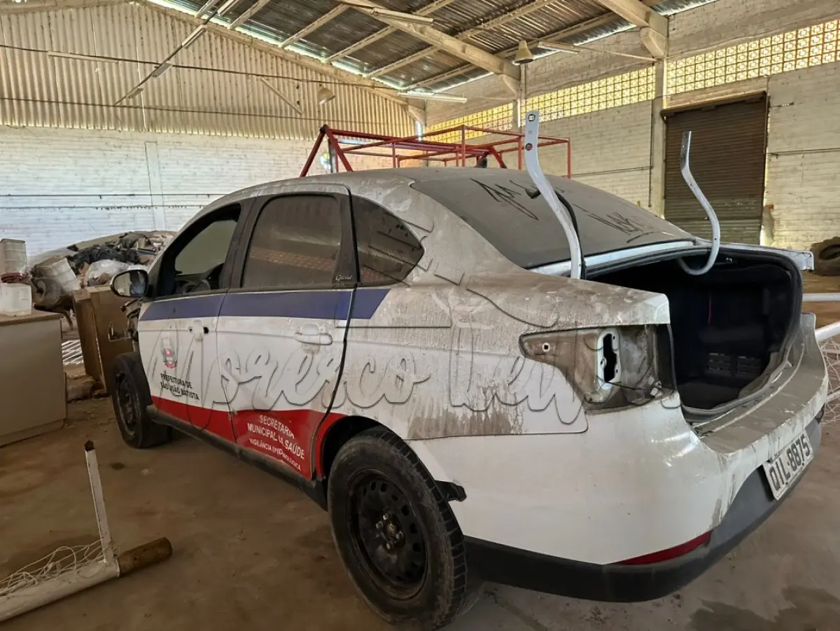 LOTE 001 - Automóvel