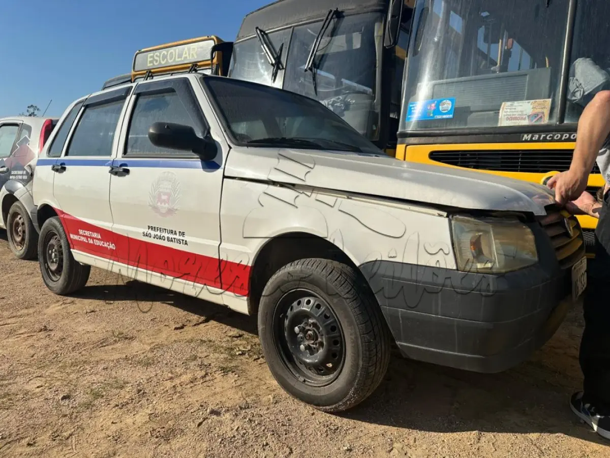 LOTE 021 - Automóvel