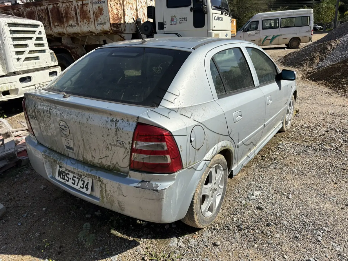 LOTE 003 - Automóvel