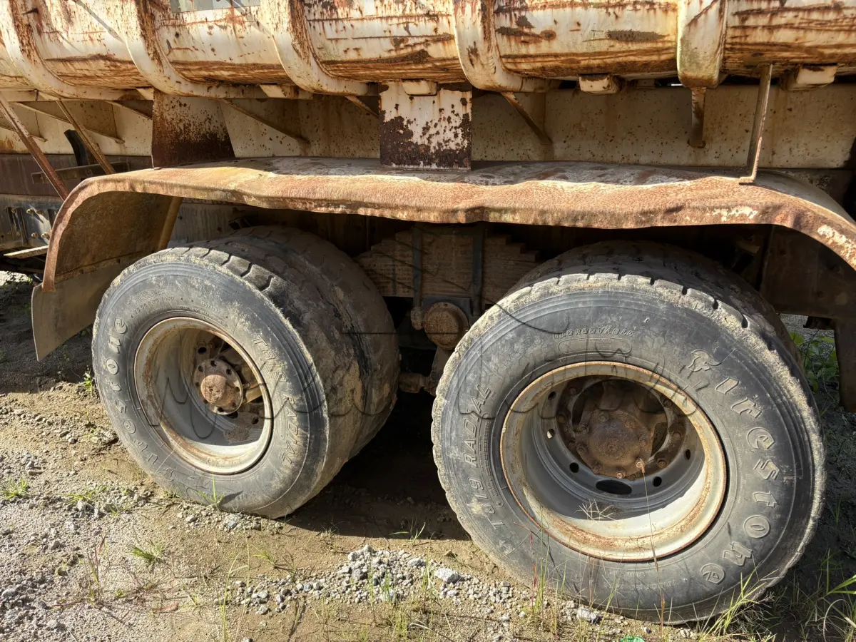 LOTE 005 - Caminhão