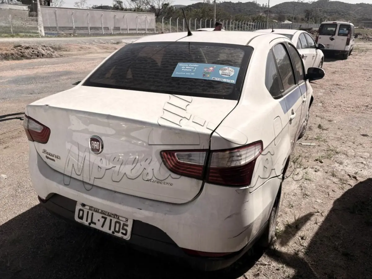 LOTE 015 - Automóvel