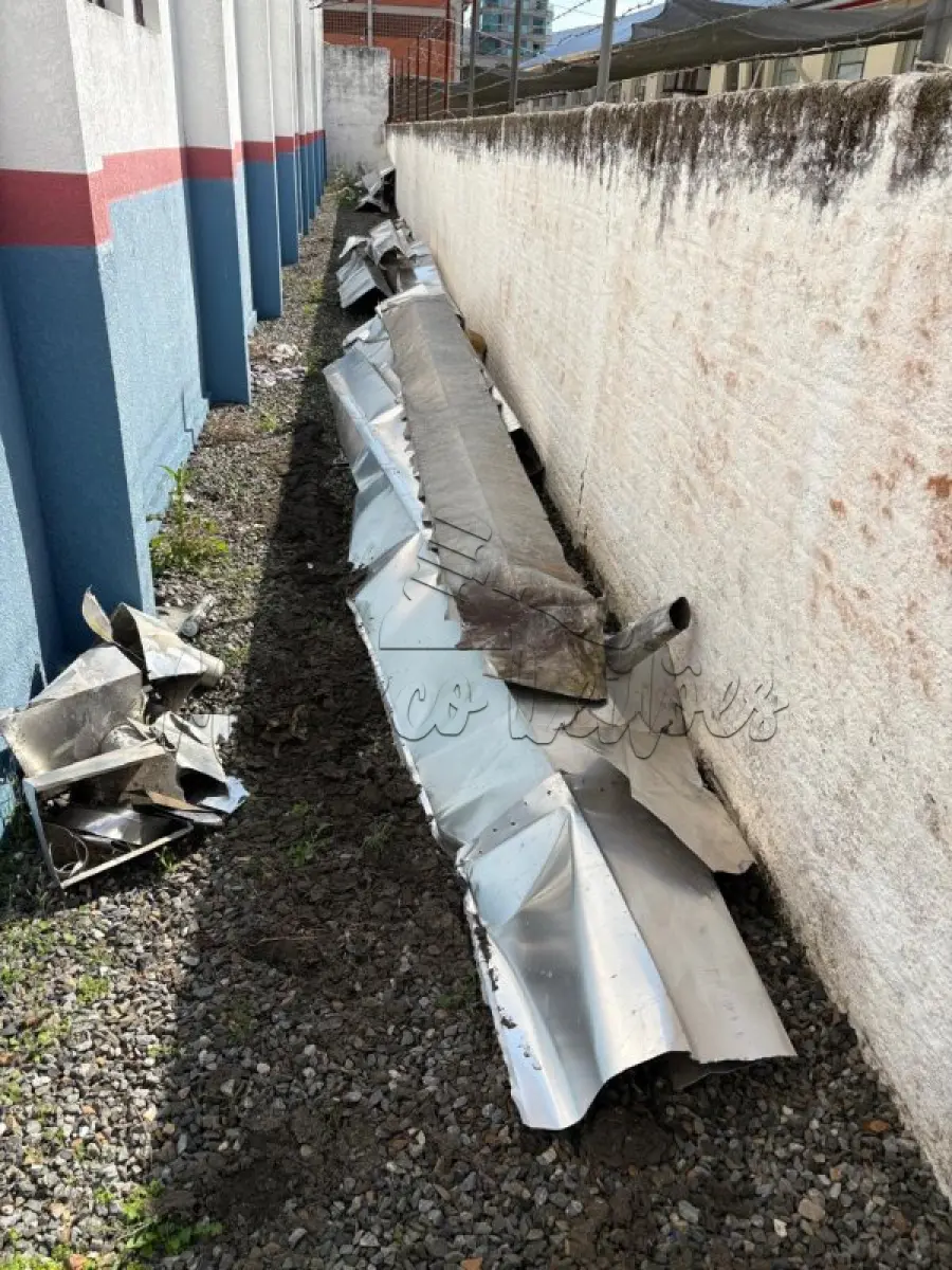 LOTE 031 - Mobiliários