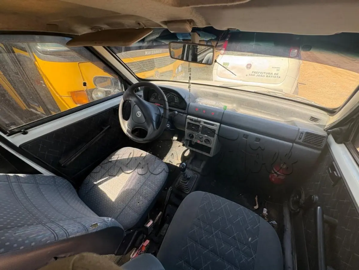 LOTE 021 - Automóvel