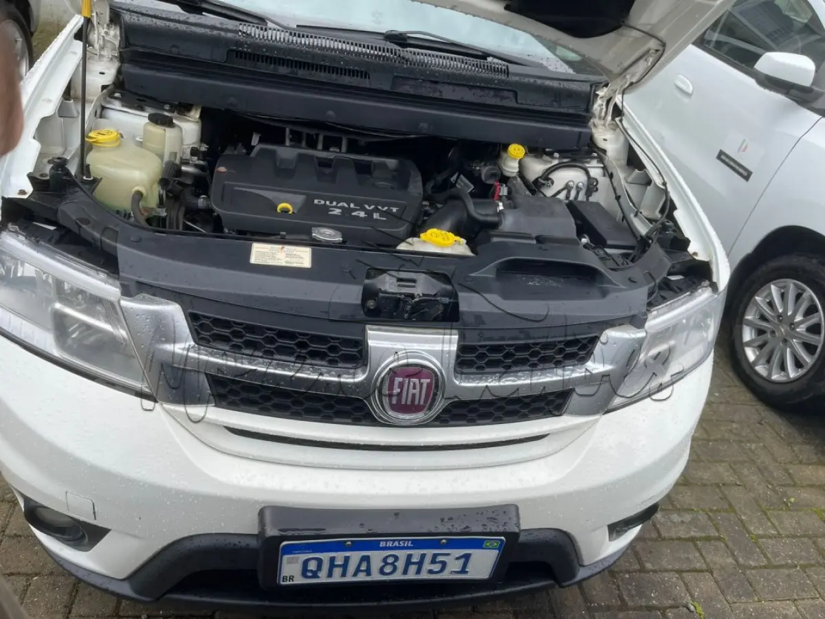 LOTE 005 - Automóvel