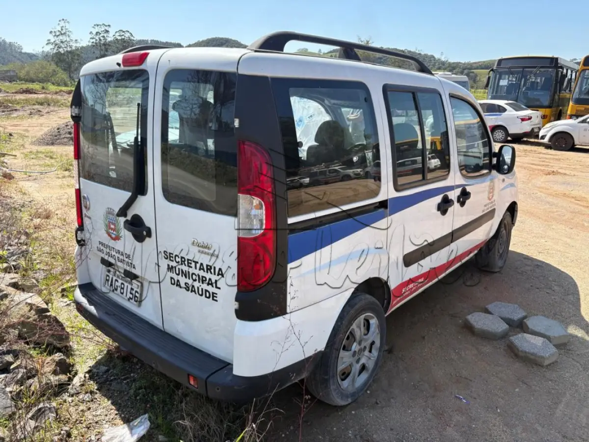 LOTE 011 - Automóvel