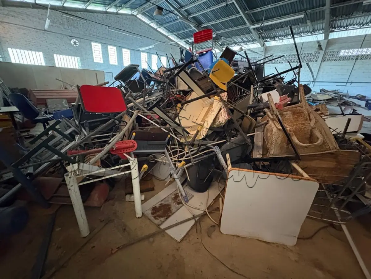 LOTE 031 - Mobiliários