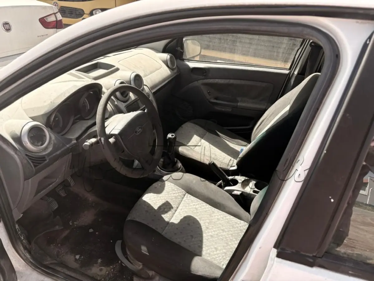 LOTE 016 - Automóvel