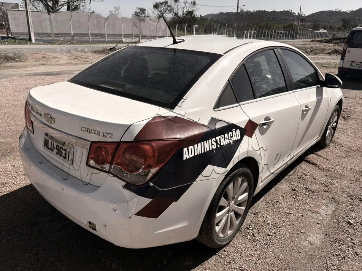 LOTE 017 - Automóvel