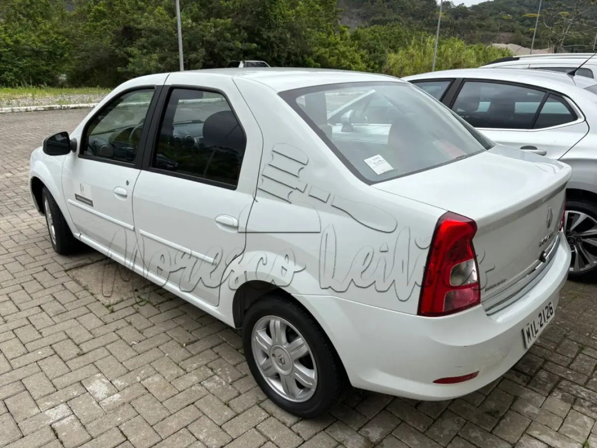 LOTE 008 - Automóvel