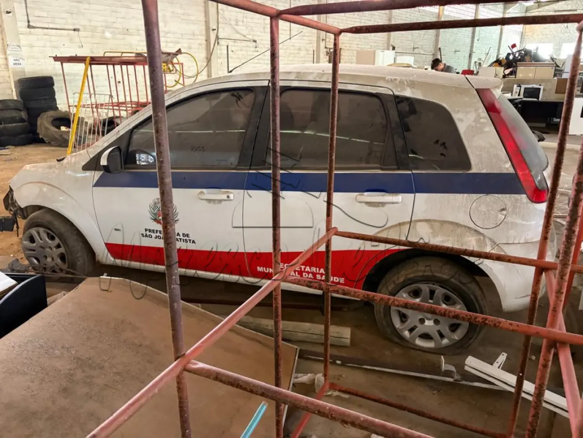 LOTE 004 - Automóvel