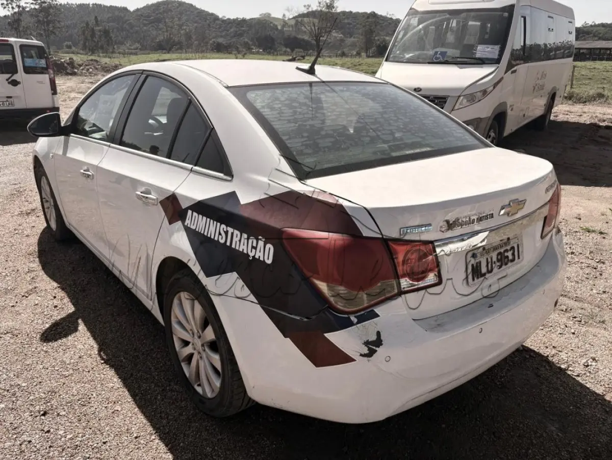 LOTE 017 - Automóvel