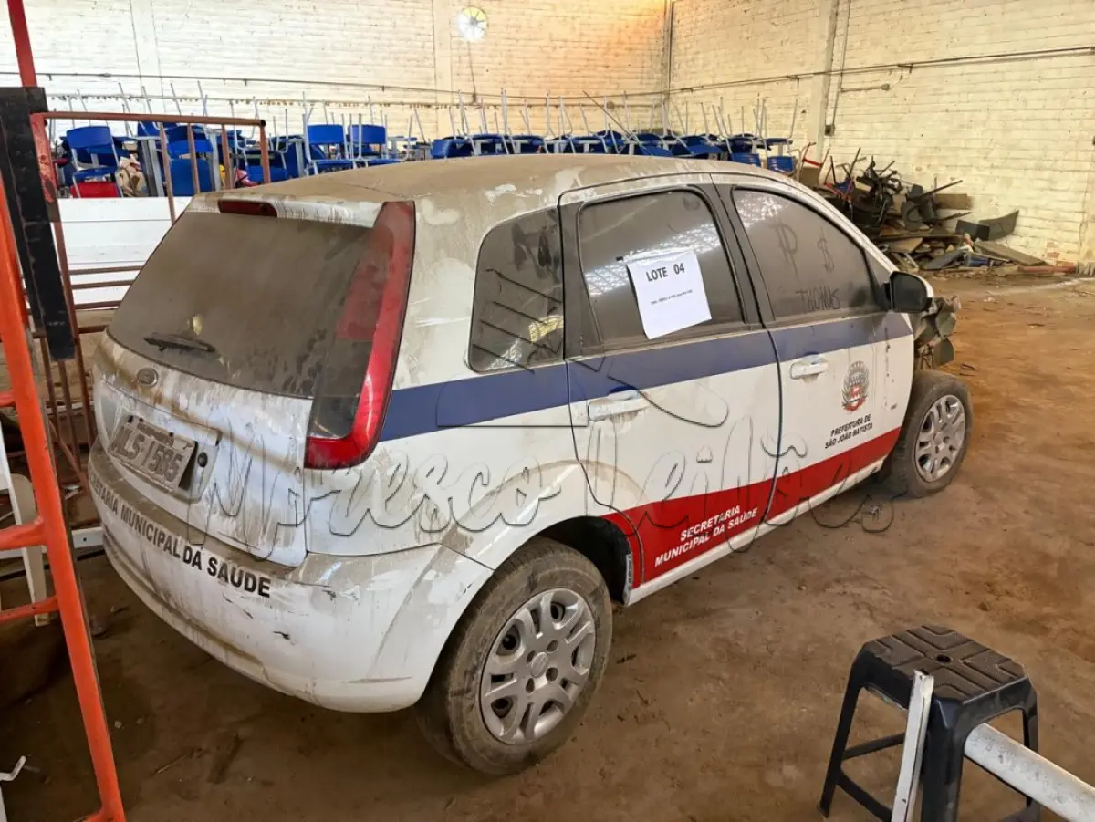 LOTE 004 - Automóvel