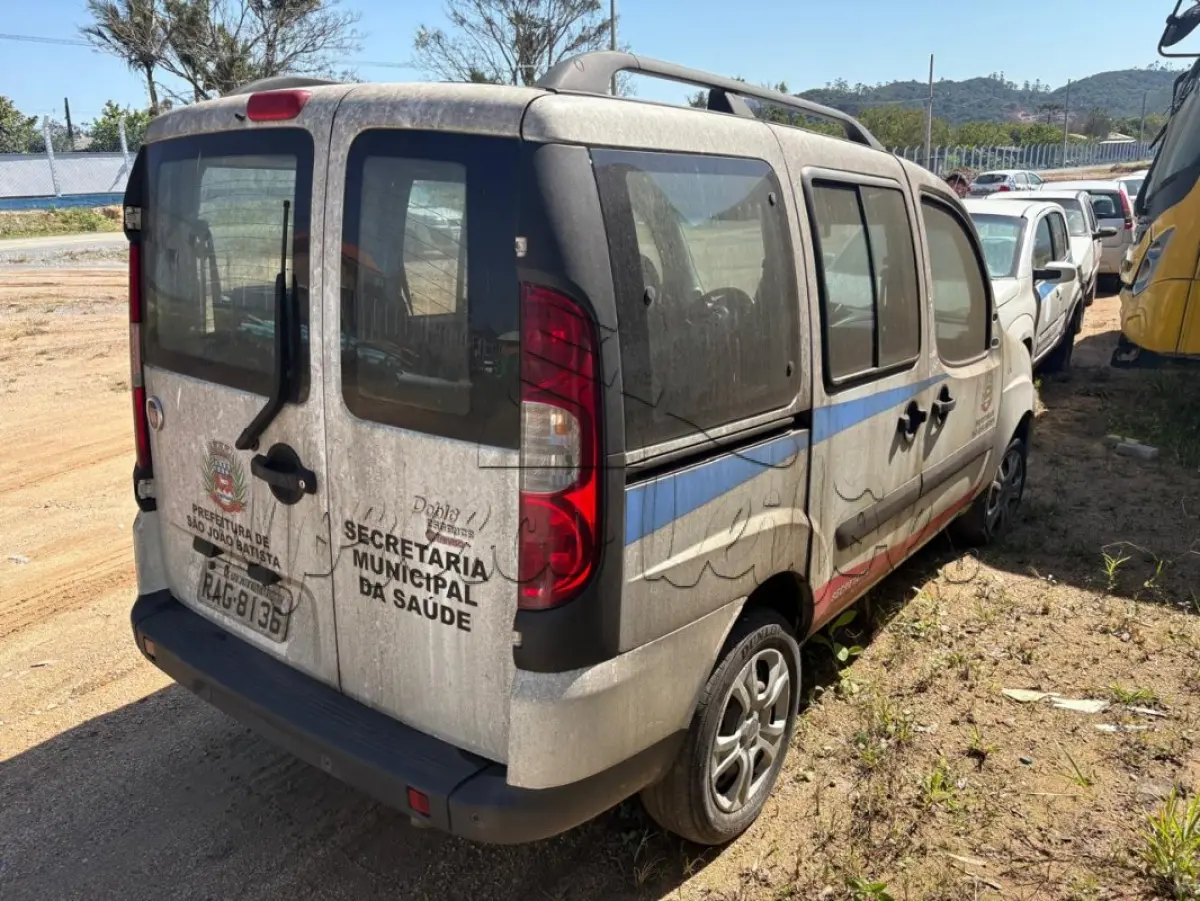 LOTE 013 - Automóvel