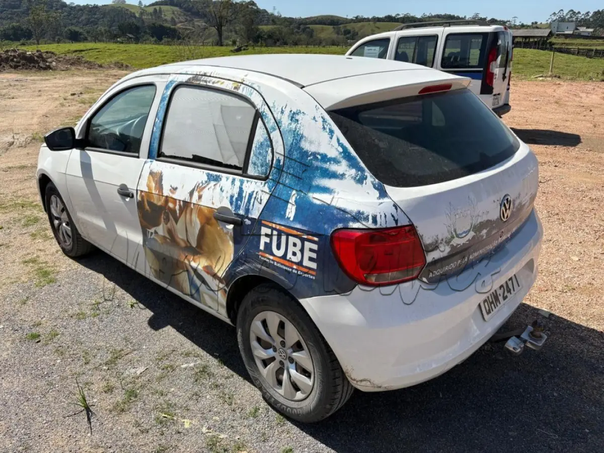 LOTE 018 - Automóvel