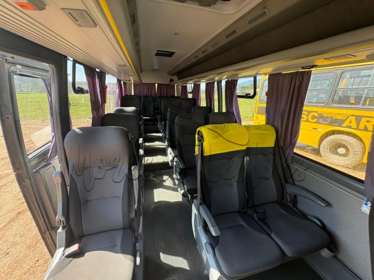 LOTE 008 - Microônibus