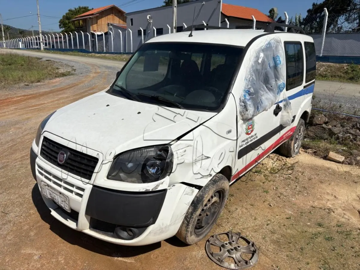 LOTE 011 - Automóvel