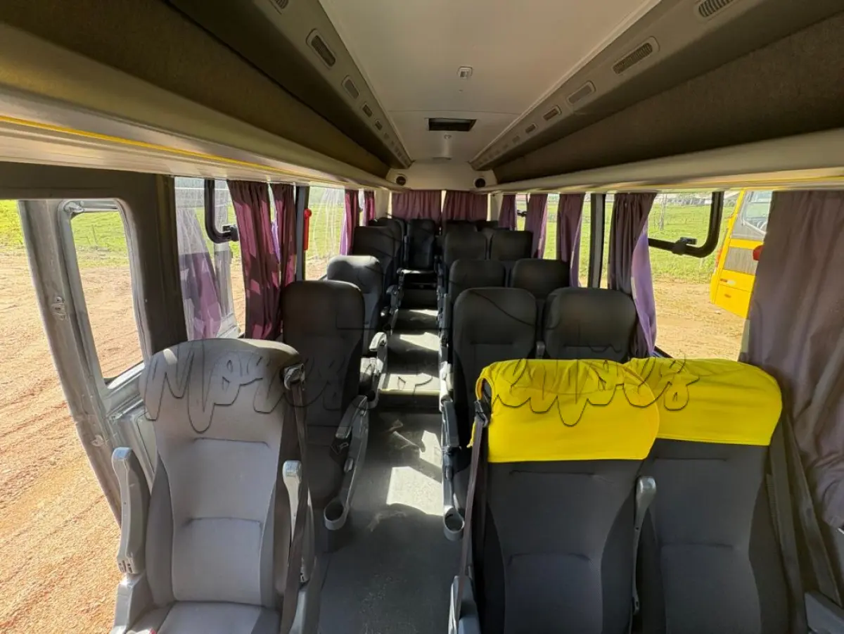 LOTE 008 - Microônibus